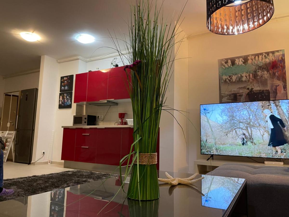 Apartment Happiness By Nicole Jutka, Visual Artist Olimp Exteriör bild