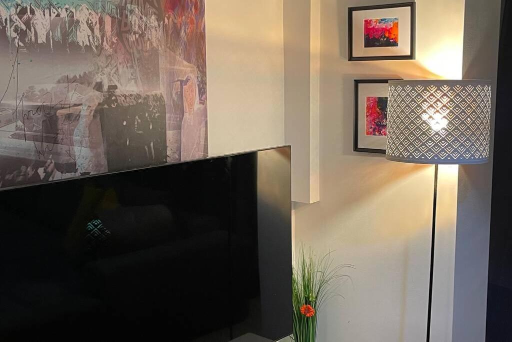 Apartment Happiness By Nicole Jutka, Visual Artist Olimp Exteriör bild