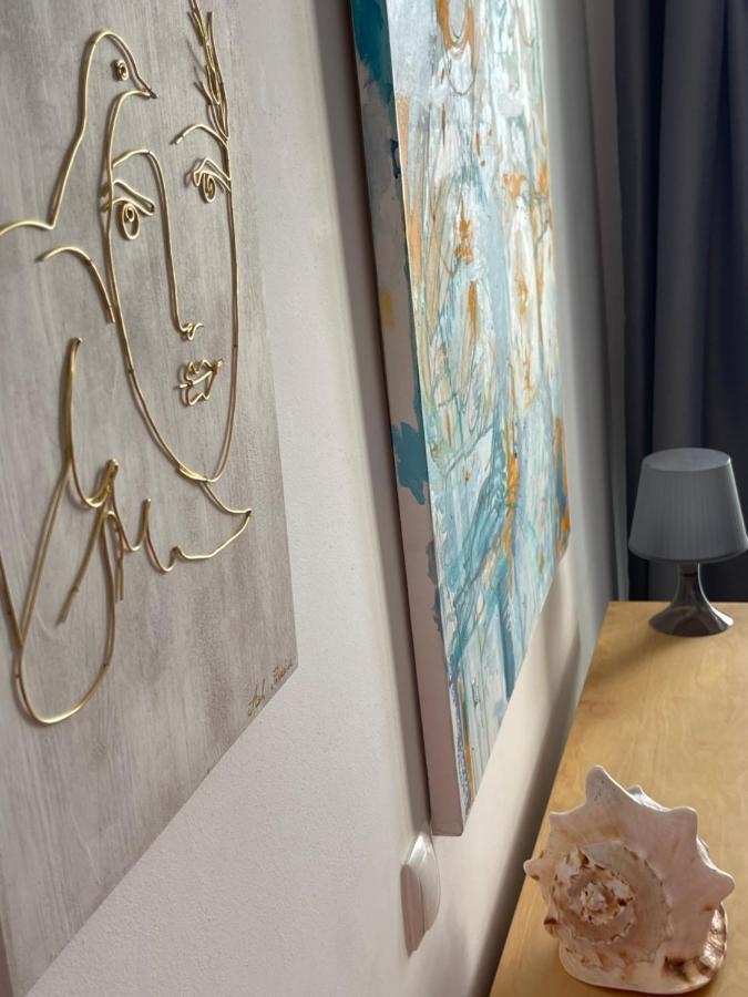 Apartment Happiness By Nicole Jutka, Visual Artist Olimp Exteriör bild