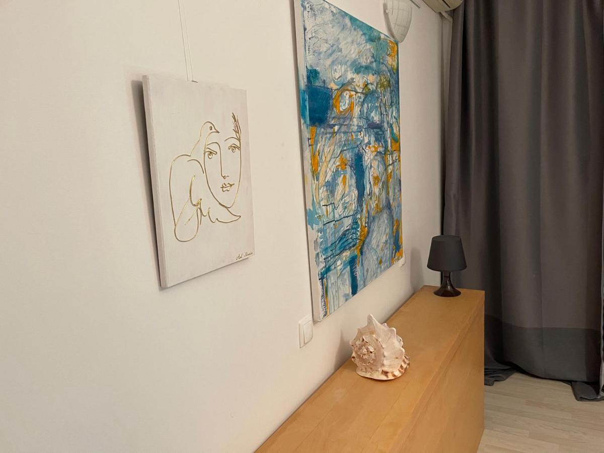 Apartment Happiness By Nicole Jutka, Visual Artist Olimp Exteriör bild
