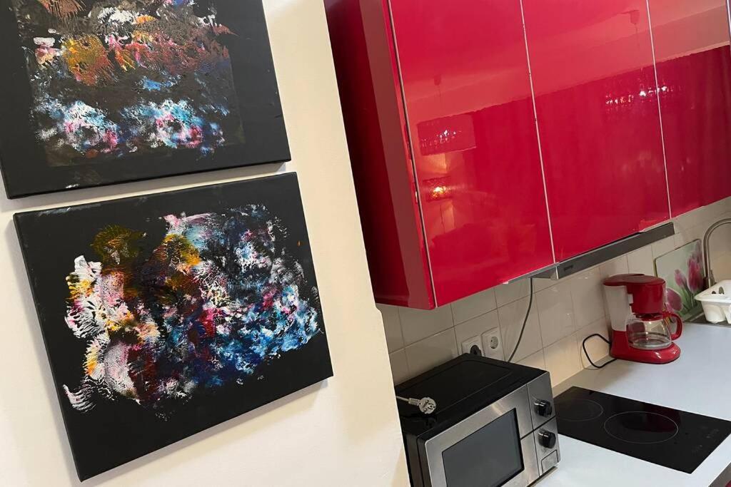 Apartment Happiness By Nicole Jutka, Visual Artist Olimp Exteriör bild