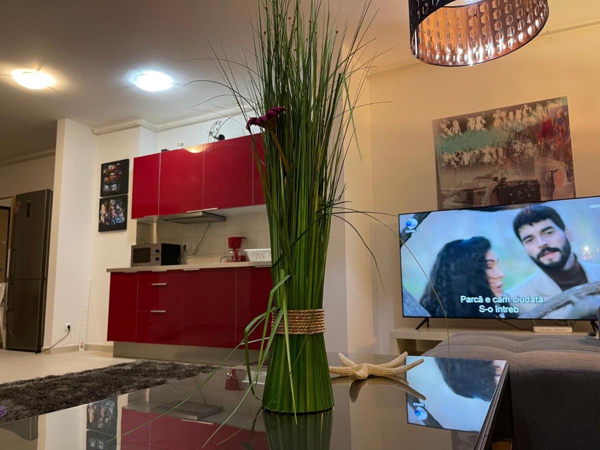 Apartment Happiness By Nicole Jutka, Visual Artist Olimp Exteriör bild