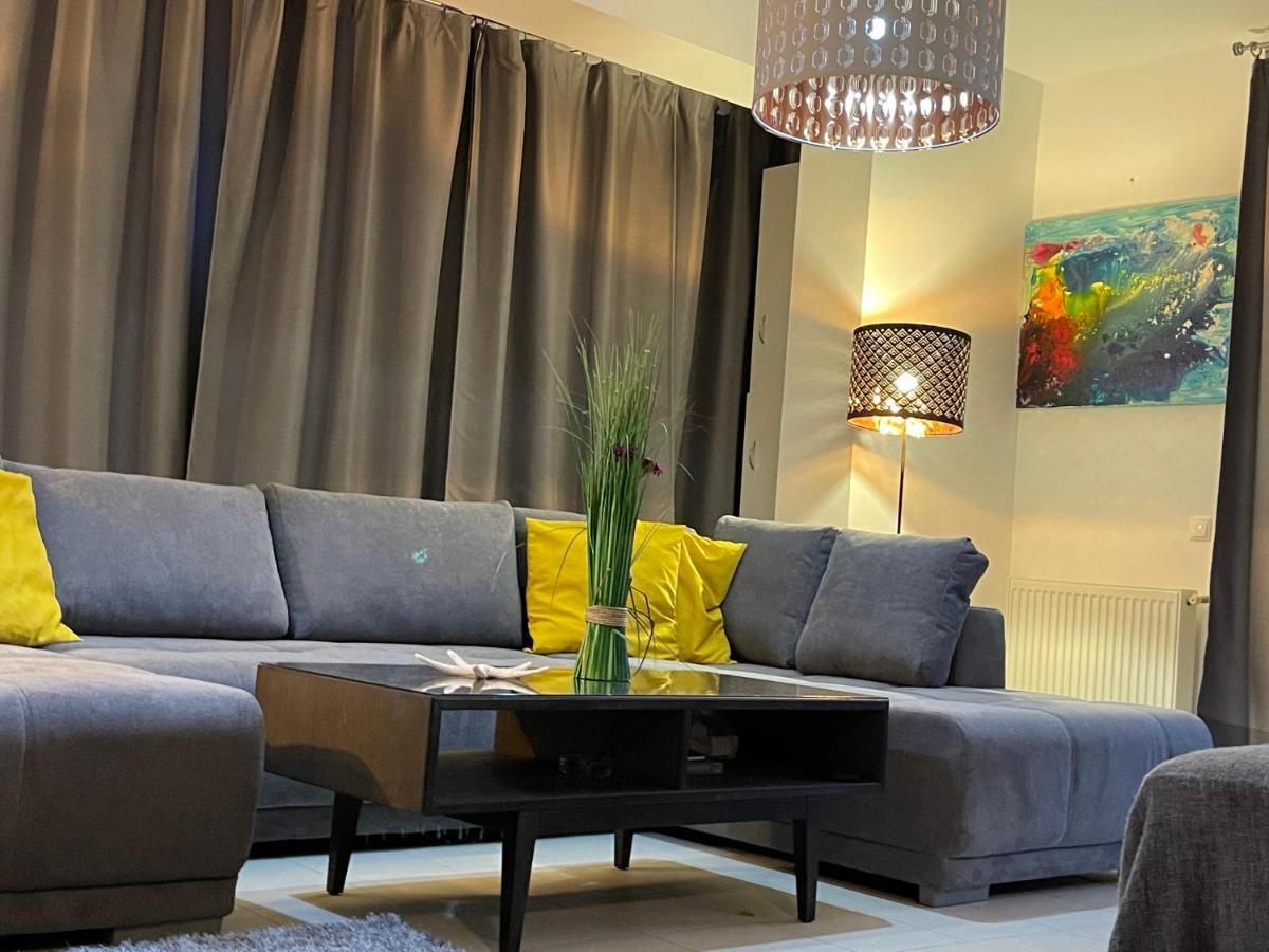 Apartment Happiness By Nicole Jutka, Visual Artist Olimp Exteriör bild