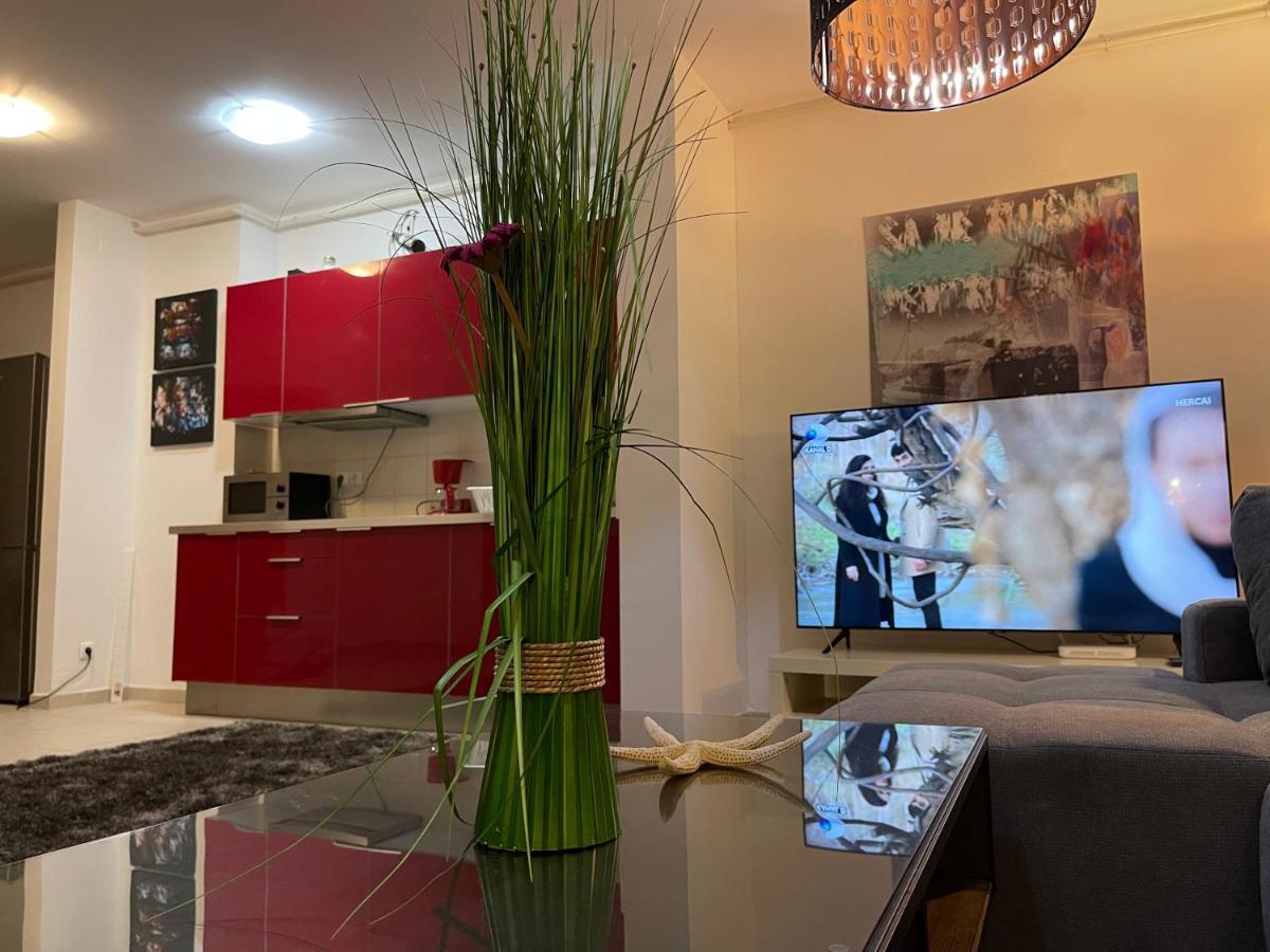 Apartment Happiness By Nicole Jutka, Visual Artist Olimp Exteriör bild