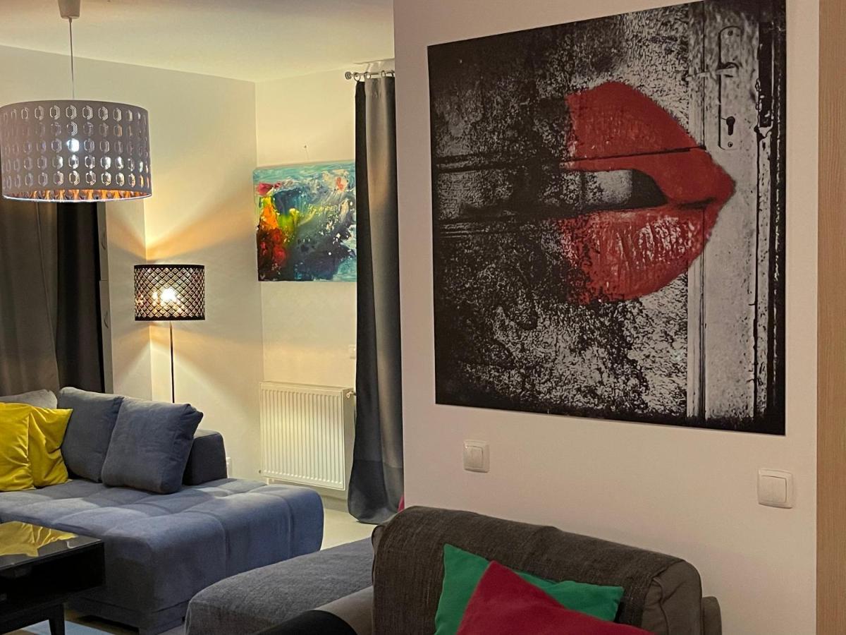 Apartment Happiness By Nicole Jutka, Visual Artist Olimp Exteriör bild