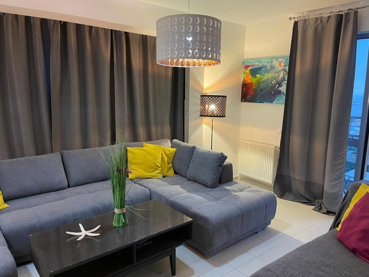 Apartment Happiness By Nicole Jutka, Visual Artist Olimp Exteriör bild